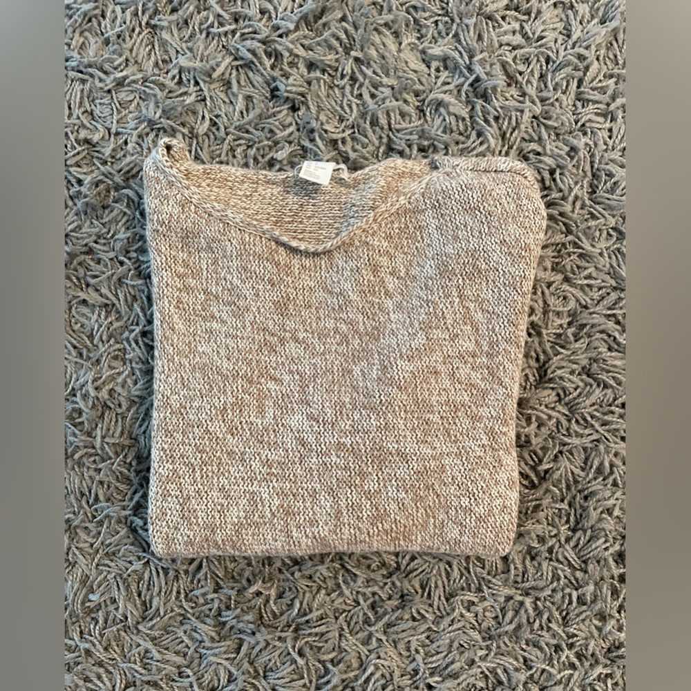 Women’s lightweight knit sweater, size S